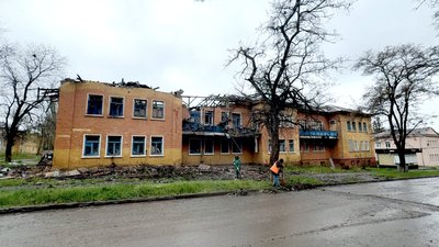 "Перелякана плакала у коридорі. Я ж майже сліпа". Жителі Краматорська розказали про дронову атаку ввечері 23 квітня "Перелякана плакала у коридорі. Я ж майже сліпа". Жителі Краматорська розказали про дронову атаку ввечері 23 квітня