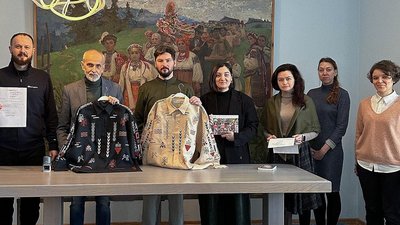 Сорочку, присвячену будинку "Слово" від бренду Etnodim, забрали в архів музею Івана Гончара