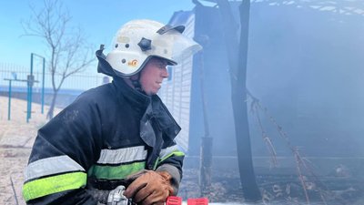 У Затоці на Одещині загорілася база відпочинку. ВІДЕО У Затоці на Одещині загорілася база відпочинку. ВІДЕО