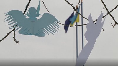 У Херсоні провели "тиху" акцію - вшанували Героїв Небесної Сотні У Херсоні провели "тиху" акцію - вшанували Героїв Небесної Сотні
