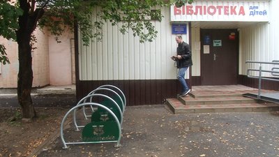 У Полтаві встановлюють велопарковки, які розробив студент У Полтаві встановлюють велопарковки, які розробив студент