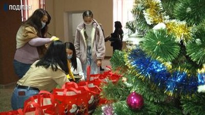 Хмельницькі студенти підготували подарунки на день Святого Миколая ВІЛ-інфікованим дітям