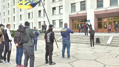 Полтавські націоналісти вимагали відставки Єрмака біля будівлі Полтавської ОДА Полтавські націоналісти вимагали відставки Єрмака біля будівлі Полтавської ОДА