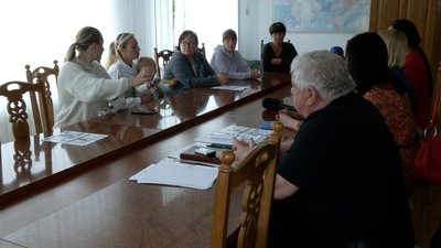 Переселенці в Костополі прийшли у міськраду, бо їм боргують виплати