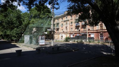 Зупинка громадського транспорту у Херсоні