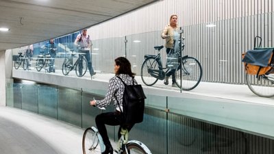 Велосипедна парковха в Утрехті, Нідерланди Велосипедна парковха в Утрехті, Нідерланди