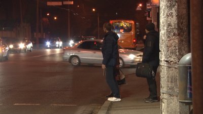 Нововведення для пішоходів: що кажуть дніпряни про обов'язкові світлоповертальні елементи