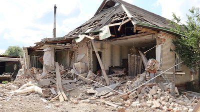Троє людей поранені через обстріл Дергачів на Харківщині: фото наслідків Троє людей поранені через обстріл Дергачів на Харківщині: фото наслідків