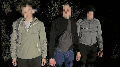 Буковинець за сім тисяч євро організував піший перехід через кордон для чоловіків — прокуратура Буковинець за сім тисяч євро організував піший перехід через кордон для чоловіків — прокуратура