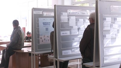 З "Азовсталі" — у франківське кафе. Як на Прикарпатті працевлаштовують вимушених переселенців