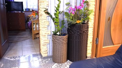 Створює вироби зі штучної лози: вінничанка продає вироби та передає гроші на ЗСУ Створює вироби зі штучної лози: вінничанка продає вироби та передає гроші на ЗСУ