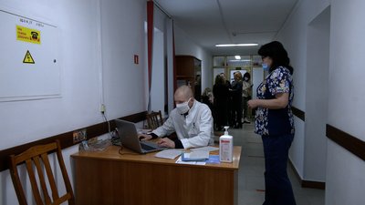 Бустерна доза вакцини проти COVID: як її роблять на Рівненщині Бустерна доза вакцини проти COVID: як її роблять на Рівненщині
