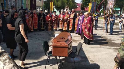 На Тернопільщині попрощалися з трьома військовослужбовцями