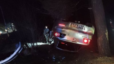 У Кропивницькому автомобіль в'їхав у електроопору. Травмувалась 17-річна пасажирка
