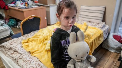 “Якщо ти чуєш гул літака, значить, впаде дві чи три бомби” — історія сім’ї із Маріуполя “Якщо ти чуєш гул літака, значить, впаде дві чи три бомби” — історія сім’ї із Маріуполя