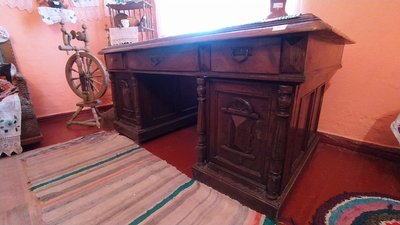 "За ним вирішували долю людей". Староста Мезенівки розповів історію експонатів місцевого музею "За ним вирішували долю людей". Староста Мезенівки розповів історію експонатів місцевого музею