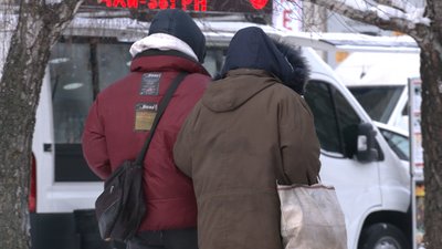 Бездомна біля аптеки Бездомна біля аптеки