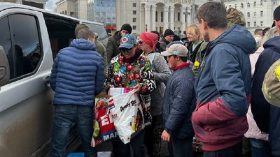11 мікроавтобусів допомоги відвезли в Херсон волонтери з Черкащини
