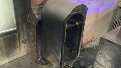 Спалений поштомат Укрпошти