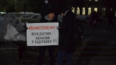 У Житомирі під час акції "Стерненку волю!" сталися сутички між поліцією і протестувальниками У Житомирі під час акції "Стерненку волю!" сталися сутички між поліцією і протестувальниками