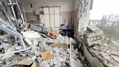 Військові РФ обстріляли лікарню у Херсоні Військові РФ обстріляли лікарню у Херсоні