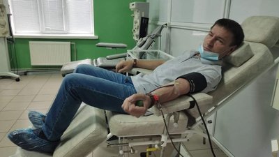 "Успішні, бо незалежні": історія лучанина, який 30 років здає кров