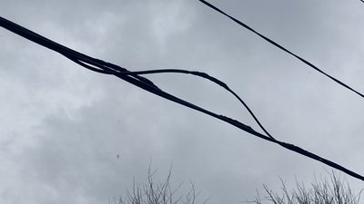Енергетики заживили майже 180 будинків у селі на Харківщині: люди залишились без світла через паління сміття Енергетики заживили майже 180 будинків у селі на Харківщині: люди залишились без світла через паління сміття