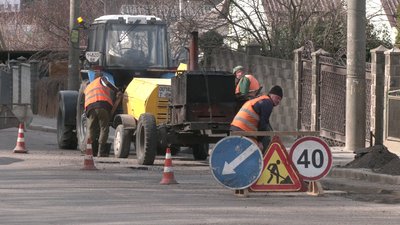Ямковий замість капітального: як відбувається ремонт доріг у Рівному в умовах воєнного стану
