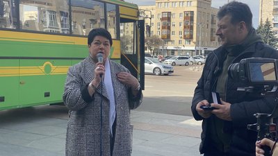 Автобуси для театру та будинку-інтернату на Житомирщині передали з-за кордону благодійники