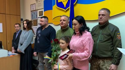 У Житомирі рідним загиблих за Україну воїнів передали державні нагороди У Житомирі рідним загиблих за Україну воїнів передали державні нагороди