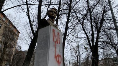 У Харкові стоять погруддя молодогвардійцям деколонізація У Харкові стоять погруддя молодогвардійцям деколонізація