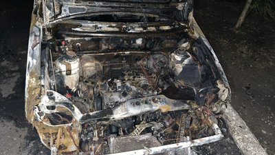 У Глухові підпалили авто військових