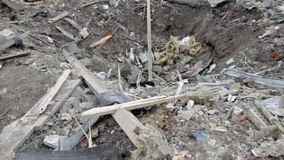 "На це дуже важко дивитися" — очевидець авіаудару в Сумах, де загинули та травмувалися люди "На це дуже важко дивитися" — очевидець авіаудару в Сумах, де загинули та травмувалися люди