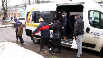 У Житомирі запрацювала послуга соціального автомобіля для перевезення дітей з інвалідністю У Житомирі запрацювала послуга соціального автомобіля для перевезення дітей з інвалідністю