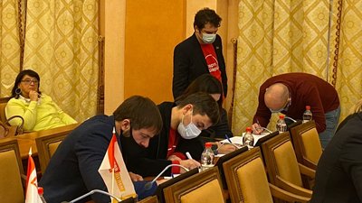 "Неподобства закінчилися". В Одесі відбулася перша сесія нової міськради