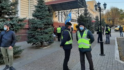 У Миколаєві підприємці зібралися на мирну акцію У Миколаєві підприємці зібралися на мирну акцію