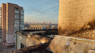 У шестиповерхівці на Культури після пожежі відновлюють опалення У шестиповерхівці на Культури після пожежі відновлюють опалення