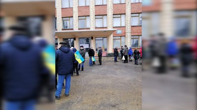 Високі ціни, обшуки, заборона української символіки: як живе окупована Марківка Високі ціни, обшуки, заборона української символіки: як живе окупована Марківка