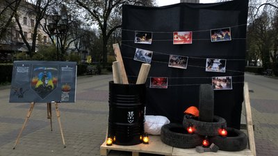 У Тернополі встановили інсталяцію до Дня гідності та свободи