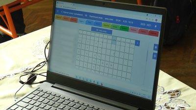 Мама все знатиме: як у ліцеї на Франківщині повністю перейшли на електронні журнали Мама все знатиме: як у ліцеї на Франківщині повністю перейшли на електронні журнали