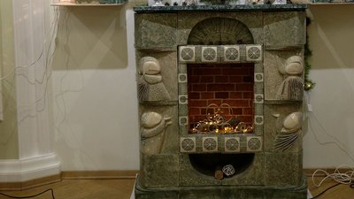Керамічний інтер'єр з каміном: у Рівному презентували різдвяну виставку