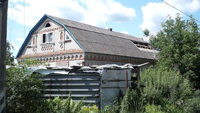 Будинок Анатолія після обстрілу Будинок Анатолія після обстрілу