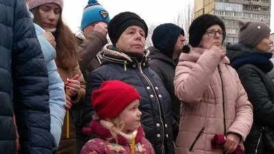 9 днів трагедії. Біля зруйнованого ракетним ударом будинку в Дніпрі вшановують пам'ять загиблих 9 днів трагедії. Біля зруйнованого ракетним ударом будинку в Дніпрі вшановують пам'ять загиблих