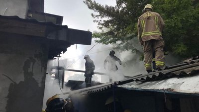 В Одесі 27 рятувальників гасили пожежу в літній кухні