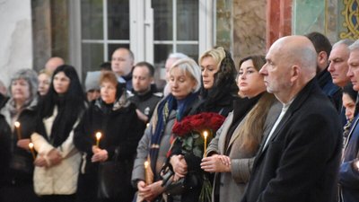 Ексгравець збірної України, «Динамо» та «Волині»: у Луцьку попрощалися з захисником Романом Максимюком Ексгравець збірної України, «Динамо» та «Волині»: у Луцьку попрощалися з захисником Романом Максимюком