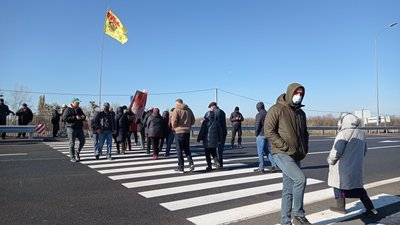 На Полтавщині перекривали трасу Київ - Харків На Полтавщині перекривали трасу Київ - Харків