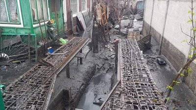 Аварія на колекторі у Херсоні: не всі з шести пошкоджених будинків придатні для проживання Аварія на колекторі у Херсоні: не всі з шести пошкоджених будинків придатні для проживання