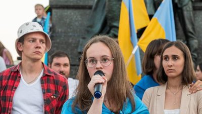 "Підтримуєш Україну? Обійми мене". Як франківка Валерія Ковальчук у Кракові нагадує європейцям про війну з РФ "Підтримуєш Україну? Обійми мене". Як франківка Валерія Ковальчук у Кракові нагадує європейцям про війну з РФ