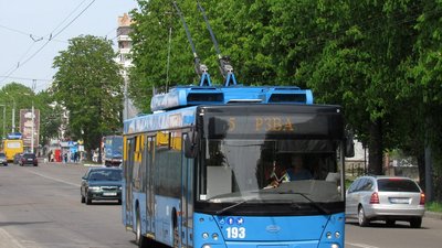 Тролейбус №5 на вулиці Рівного