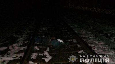 На Тернопільщині поліцейські встановлюють особу чоловіка, якого збив потяг